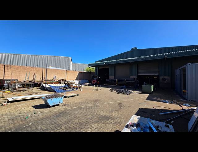 1,535M² WAREHOUSE TO LET IN SPARTAN